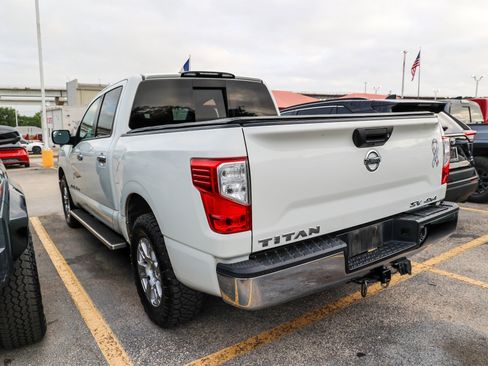 Used 2018 Nissan Titan SV AWD/4WD image 10