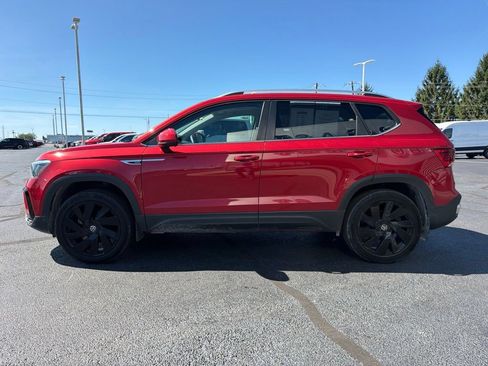Used 2024 Volkswagen Taos SE w/ Panoramic Sunroof Package AWD/4WD image 8
