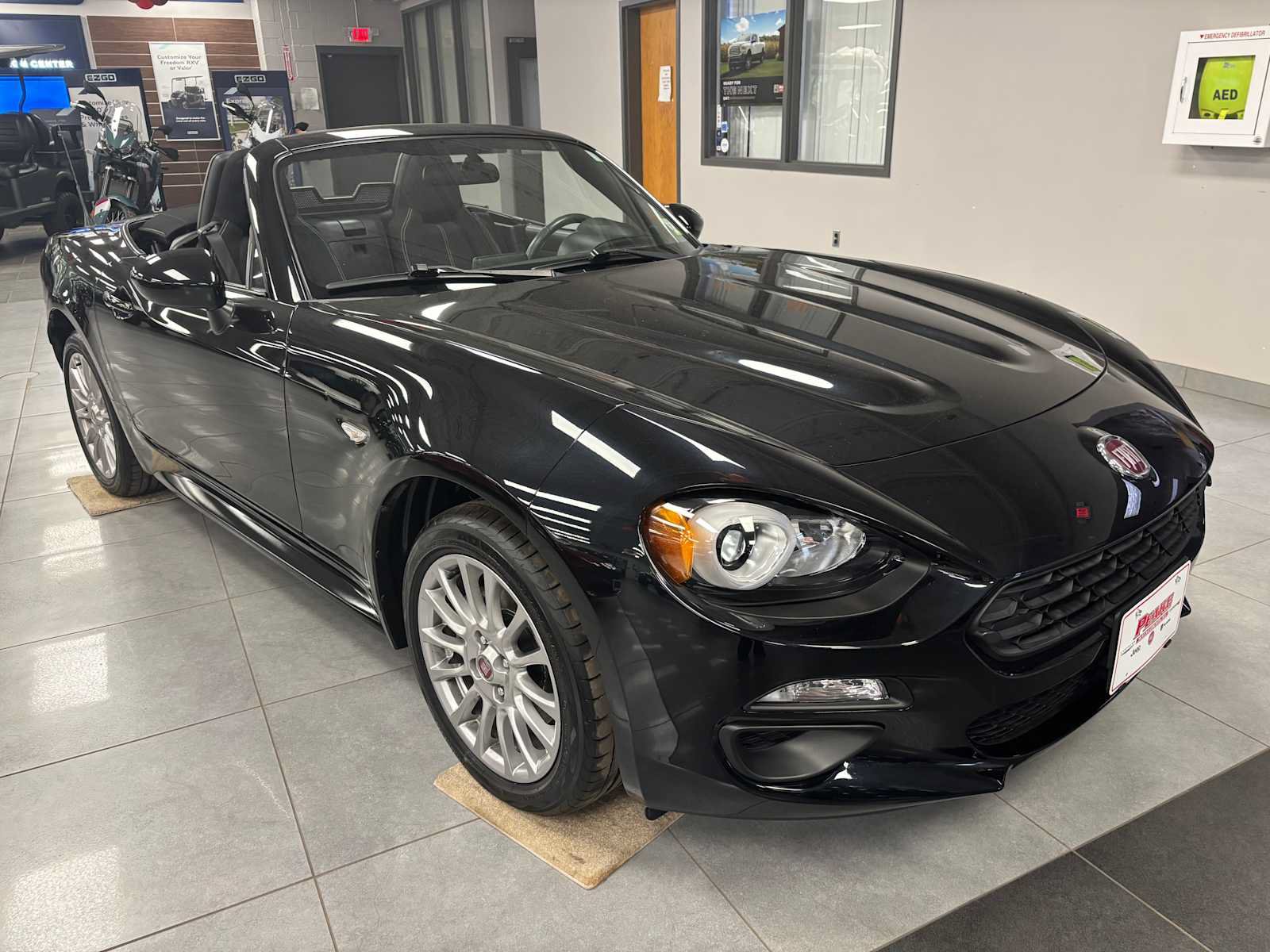 Used 2017 FIAT 124 Spider Classica RWD image 10