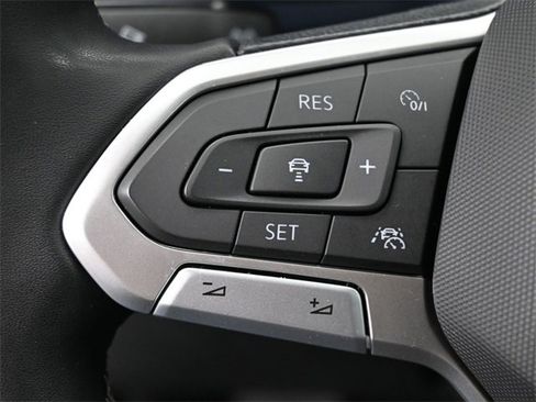 Used 2023 Volkswagen Taos SE w/ Panoramic Sunroof Package image 17