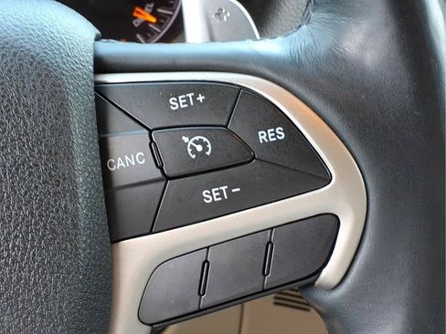 Used 2014 Jeep Grand Cherokee Limited w/ Luxury Group II AWD/4WD image 22