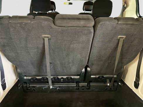 Used 2016 Dodge Grand Caravan SE image 25