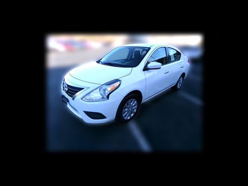 Used 2019 Nissan Versa SV image 1