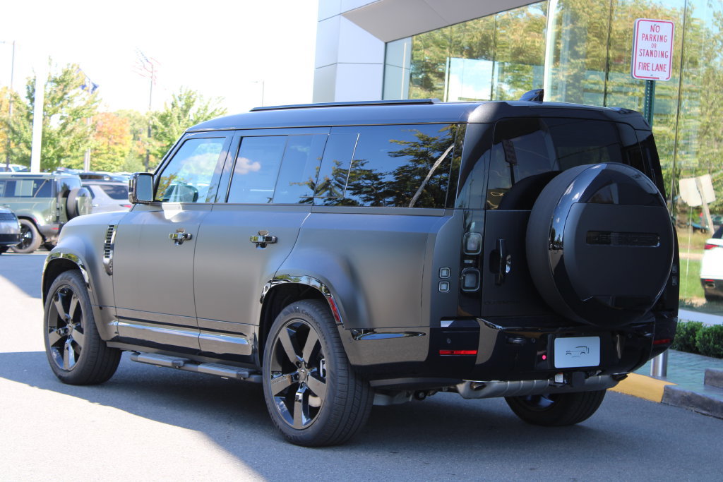 New 2026 Land Rover Defender 130 X-Dynamic SE AWD/4WD image 5