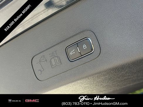 Used 2025 Lincoln Aviator Black Label AWD/4WD image 19