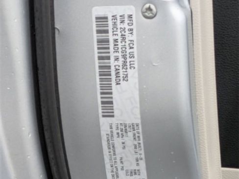 Used 2023 Chrysler Voyager LX image 27