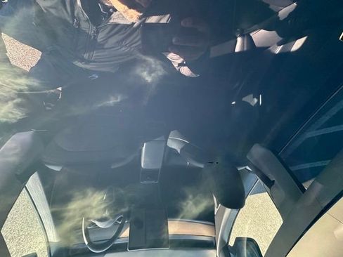 Used 2021 Tesla Model Y Long Range image 15