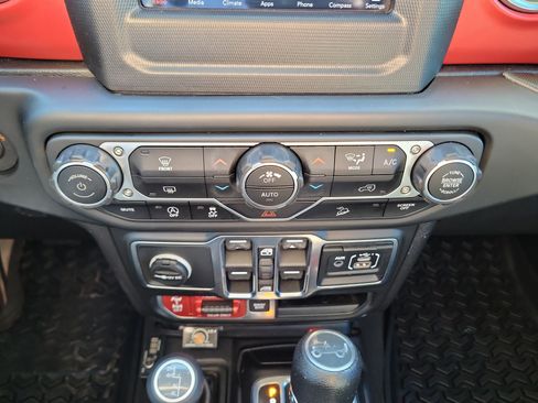 Used 2018 Jeep Wrangler Unlimited Rubicon AWD/4WD image 31