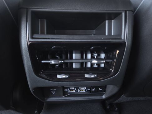 New 2025 Jeep Grand Cherokee Limited w/ Black Appearance Package image 17