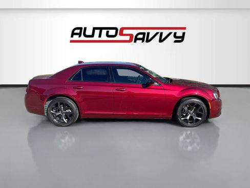Used 2023 Chrysler 300 Touring w/ Safetytec Plus Group image 8