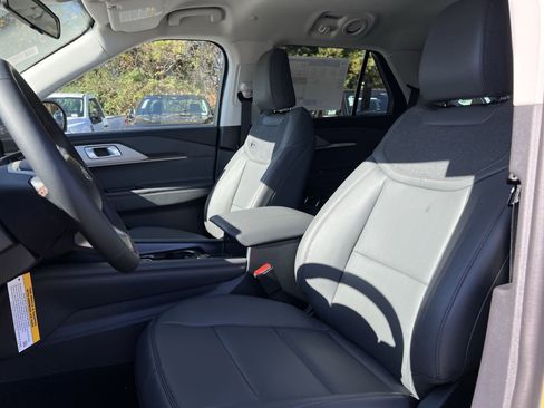 New 2026 Ford Explorer Active w/ Active Comfort Package image 13