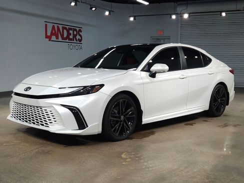 Used 2025 Toyota Camry XSE image 3