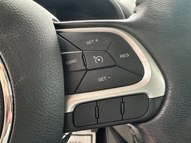 Used 2021 Jeep Renegade Latitude w/ Convenience Group AWD/4WD image 17