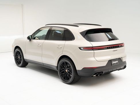 Used 2026 Porsche Cayenne AWD/4WD image 3