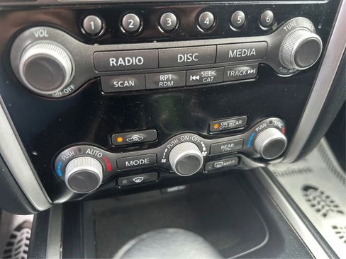 Used 2019 Nissan Pathfinder SV image 31