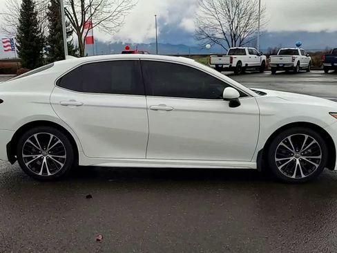 Used 2019 Toyota Camry SE image 9