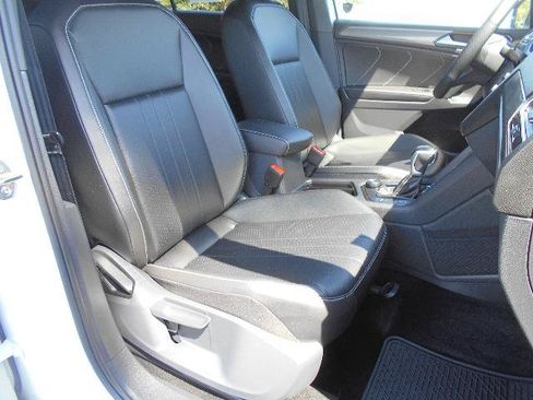 Used 2024 Volkswagen Tiguan SE R-Line AWD/4WD image 10