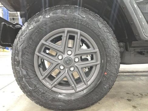 New 2026 Jeep Gladiator Sport AWD/4WD image 9