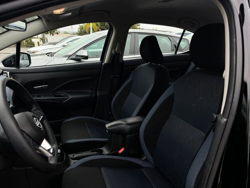 Used 2025 Nissan Versa SV FWD image 27