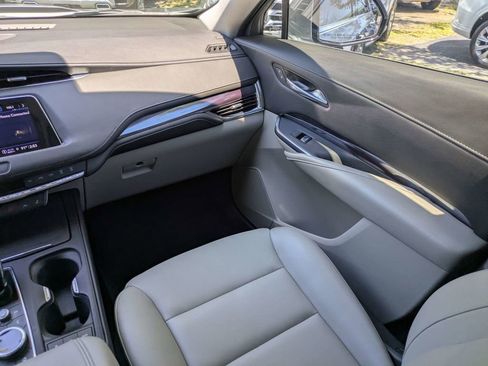 Certified 2023 Cadillac XT4 Luxury w/ Cold Weather Package FWD image 19