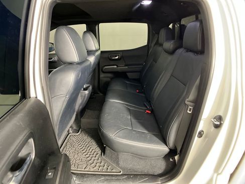 Used 2021 Toyota Tacoma TRD Off-Road w/ TRD Premium Off Road Package image 25