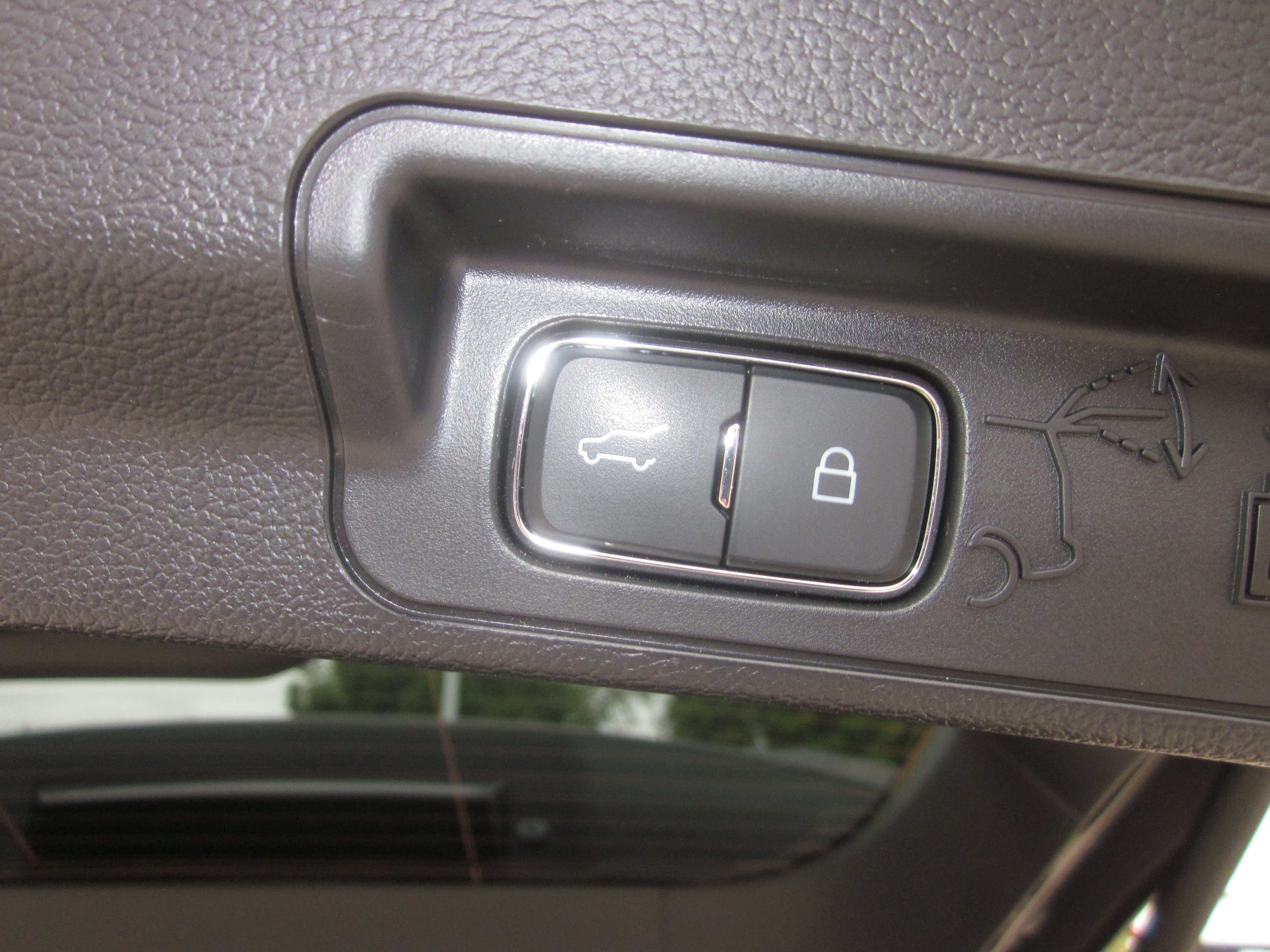 Used 2025 Ford Explorer ST AWD/4WD image 11