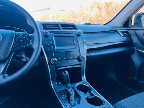 Used 2016 Toyota Camry LE image 21
