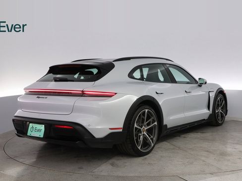 Used 2022 Porsche Taycan 4 Cross Turismo image 12