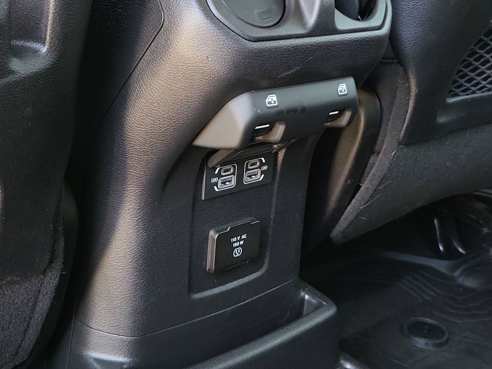Used 2025 Jeep Wrangler Unlimited Rubicon AWD/4WD image 22