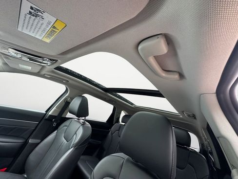 Certified 2025 Kia Sorento SX AWD/4WD image 17