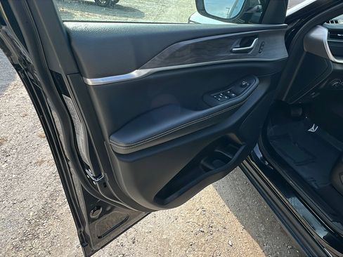 Certified 2024 Jeep Grand Cherokee Limited image 14