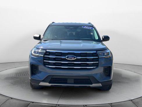 Used 2025 Ford Explorer Active RWD image 2