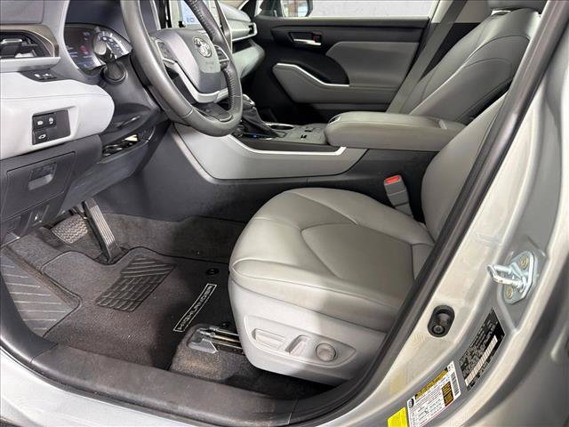 Used 2023 Toyota Highlander XLE FWD image 10