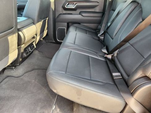 Certified 2025 GMC Sierra 1500 SLT RWD image 30