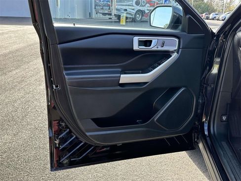 Used 2023 Ford Explorer XLT w/ Equipment Group 202A image 5