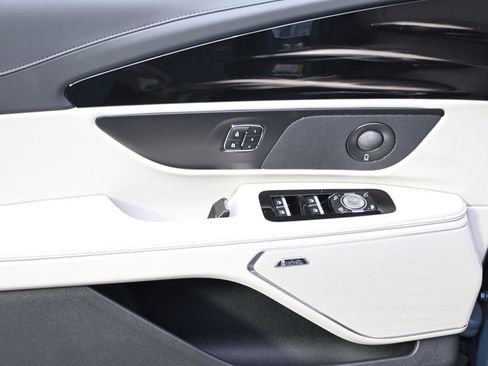 New 2026 Lincoln Nautilus Premier w/ Equipment Group 102A image 22