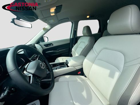 Used 2026 Nissan Pathfinder SL FWD image 27