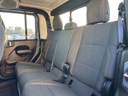 Used 2024 Jeep Gladiator Sport image 28