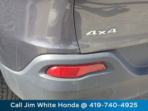 Used 2016 Jeep Cherokee Latitude AWD/4WD image 13