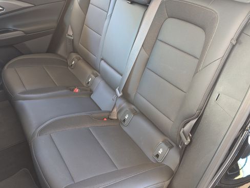 Used 2025 Chevrolet Equinox EV LT w/ Convenience Package image 17