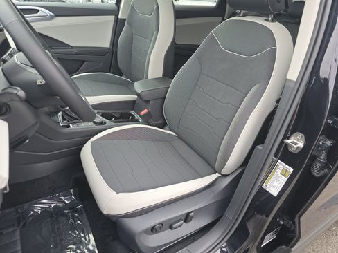 New 2026 Volkswagen Taos SE AWD/4WD image 21