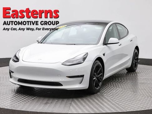 Used 2023 Tesla Model 3 Standard Range RWD image 1