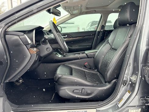 Used 2018 Nissan Maxima Platinum image 16