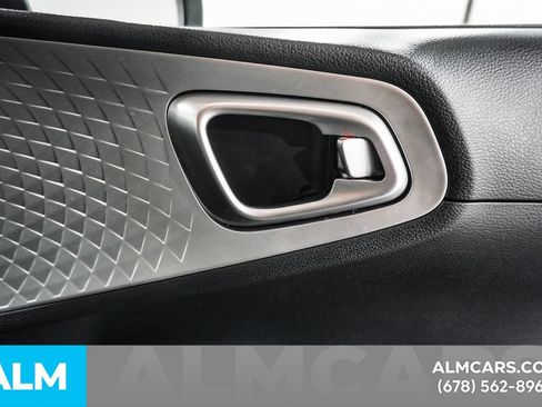 Used 2025 Kia Soul LX w/ LX Technology Package FWD image 35