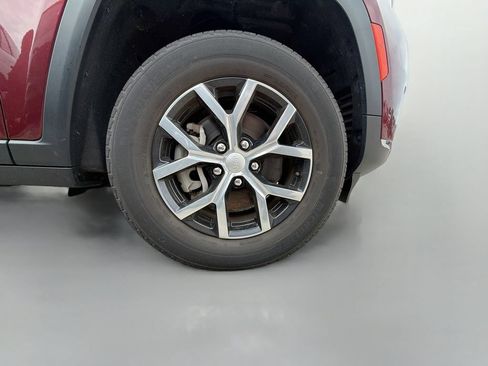 Used 2023 Jeep Grand Cherokee L Limited AWD/4WD image 9