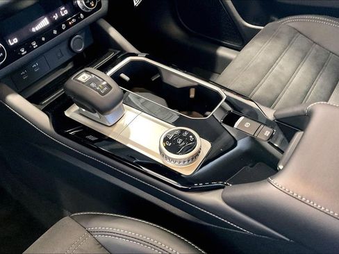 New 2026 Mitsubishi Outlander SE image 8