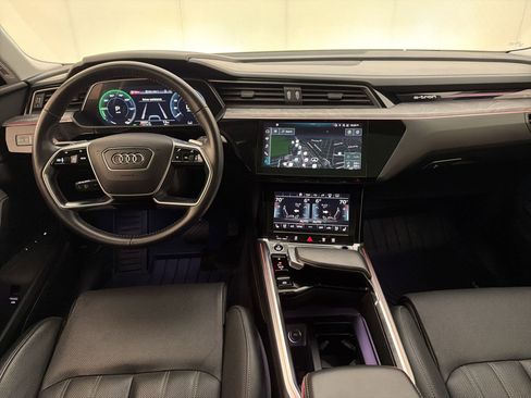 Used 2021 Audi e-tron Prestige w/ Prestige Package image 26
