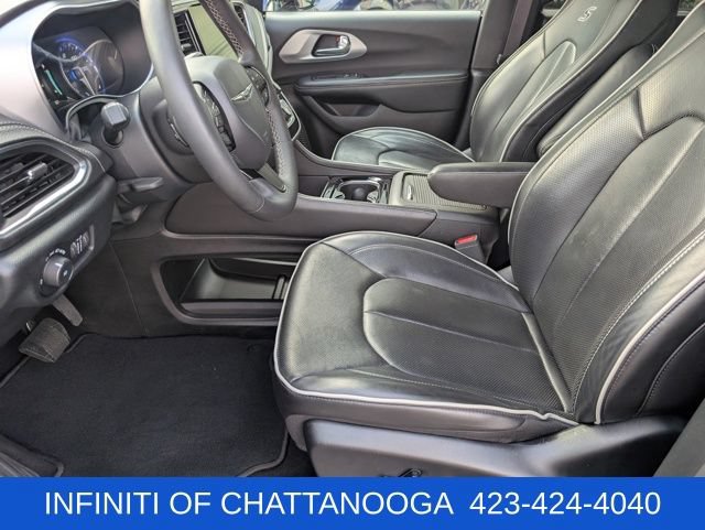 Used 2025 Chrysler Pacifica Limited FWD image 21