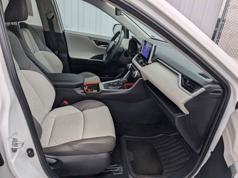 Used 2024 Toyota RAV4 Adventure image 28