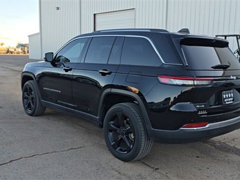 Used 2023 Jeep Grand Cherokee Limited w/ Luxury Tech Group II image 8